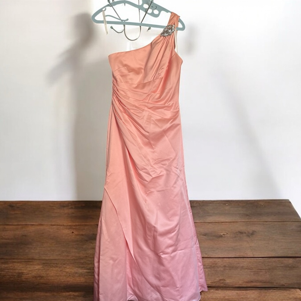 David’s Bridal Blush Pink One Shoulder Evening Gown Size 6
